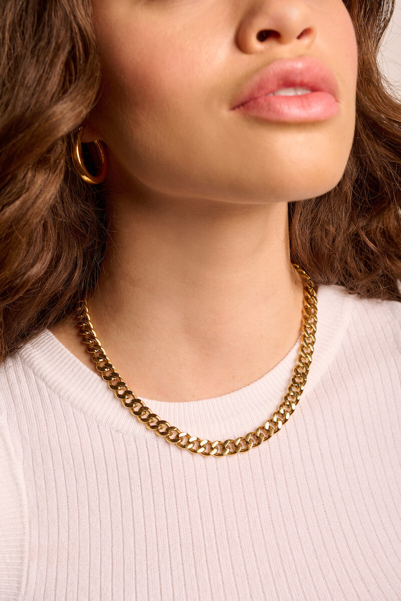 Chain stop T-bar choker necklace