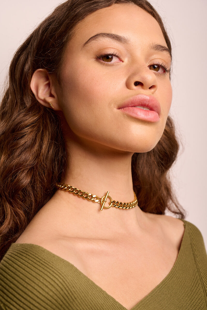 Chain stop T-bar choker necklace